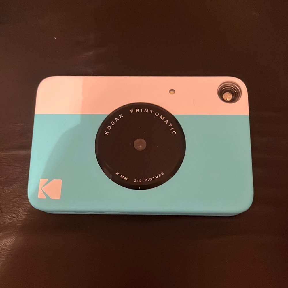KODAK Printomatic Instant Digital Camera